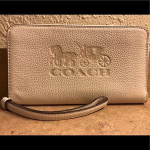💯 Authentic COACH Phone Wallet Chalk/Gold